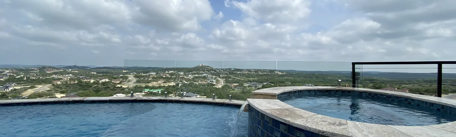 Hilltop pool and spa with panoramic frameless glass fence — Safe and Clear DFW