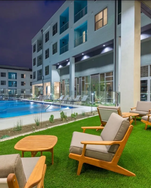 Commercial glass pool fence for hotel or resort in DFW